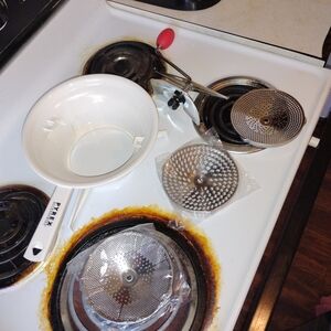 Stainless Steel Food Mill with White Bowl